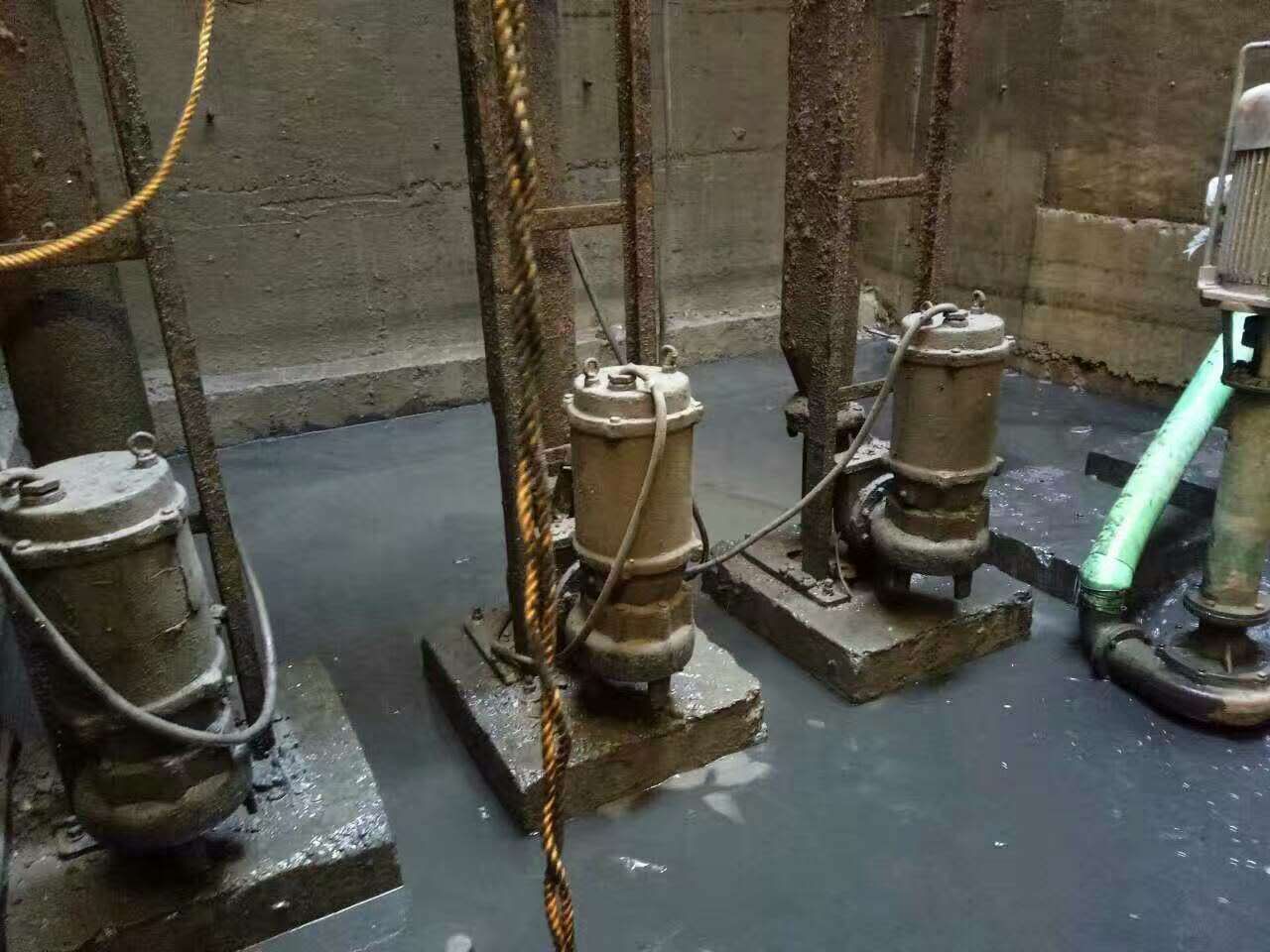 双柏污水池清理