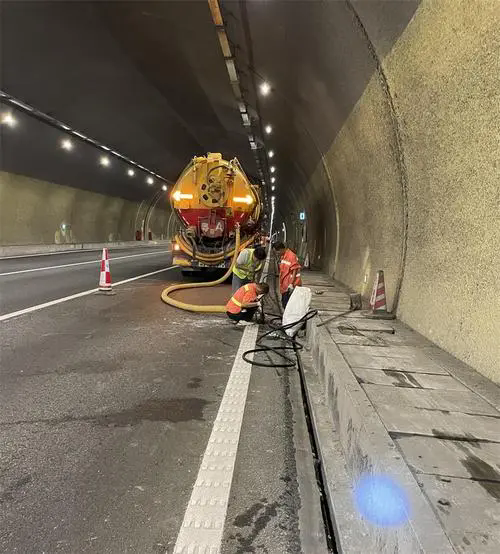 双柏隧道排水渠清淤